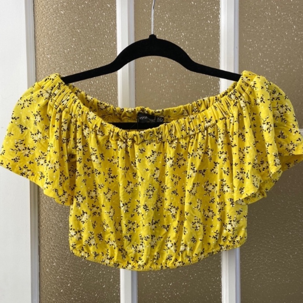 PrettyLittleThing Yellow Flutter Sleeve Crop Top